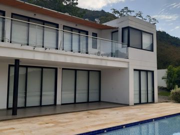 SE VENDE HERMOSA CASA CAMPESTRE DE DOS PISOS EN PRIMAVERAS DE PAYANDÉ VILLETA CUNDINAMARCA