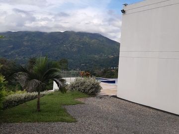SE VENDE HERMOSA CASA CAMPESTRE DE DOS PISOS EN PRIMAVERAS DE PAYANDÉ VILLETA CUNDINAMARCA