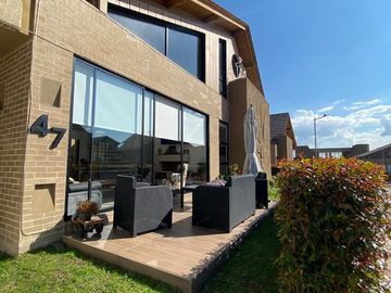 VENDO CASA EXCELENTE UBICACION LA PRADERA CAJICA