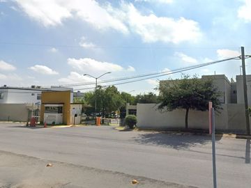 Hermosa y amplia casa en remate en  Reserva de Anáhuac, San Nicolás de los Garza García. Nuevo León!