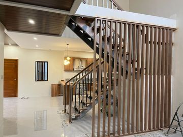 House and Lot For Sale in Greenwoods Pasig, City with 4 Bedrooms and 2 Car Garage PH2598