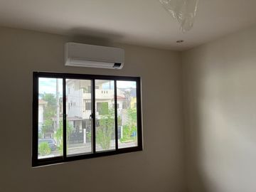 House and Lot For Sale in Greenwoods Pasig, City with 4 Bedrooms and 2 Car Garage PH2598