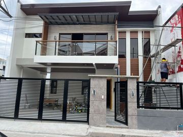 House and Lot For Sale in Greenwoods Pasig, City with 4 Bedrooms and 2 Car Garage PH2598