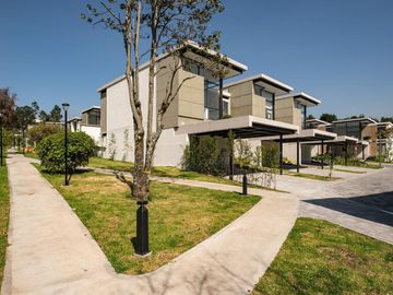 Venta - Casa - Cumbayá - Lujo - Norte - Quito