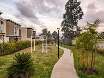 Venta - Casa - Cumbayá - Lujo - Norte - Quito