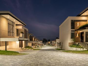 Venta - Casa - Cumbayá - Lujo - Norte - Quito