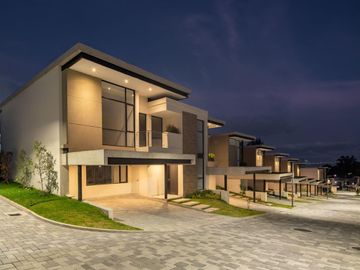 Venta - Casa - Cumbayá - Lujo - Norte - Quito