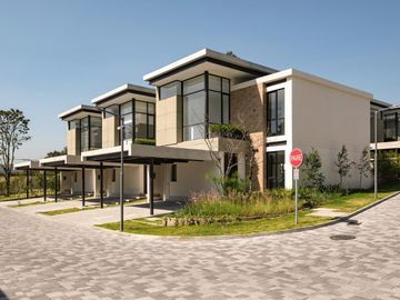 Venta - Casa - Cumbayá - Lujo - Norte - Quito