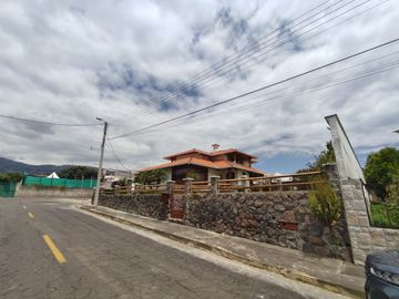 VENTA HERMOSA CASA EN URBANIZACIÓN SAN GERMÁN
