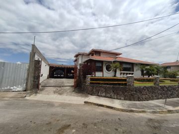 VENTA HERMOSA CASA EN URBANIZACIÓN SAN GERMÁN