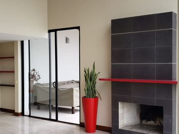 ALQUILO EXCELENTE CASA EN URBANIZACIÓN CASUARINAS, CALLE LOS CENTINELAS