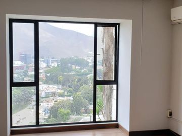 ALQUILO EXCELENTE CASA EN URBANIZACIÓN CASUARINAS, CALLE LOS CENTINELAS