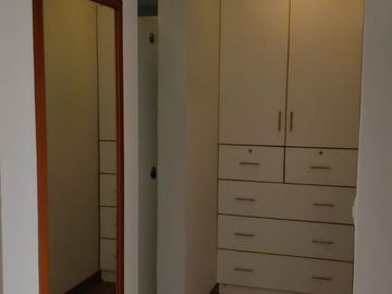ALQUILO EXCELENTE CASA EN URBANIZACIÓN CASUARINAS, CALLE LOS CENTINELAS