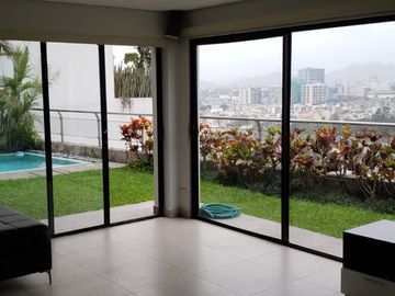ALQUILO EXCELENTE CASA EN URBANIZACIÓN CASUARINAS, CALLE LOS CENTINELAS