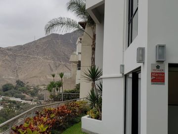 ALQUILO EXCELENTE CASA EN URBANIZACIÓN CASUARINAS, CALLE LOS CENTINELAS