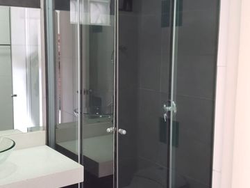 ALQUILO EXCELENTE CASA EN URBANIZACIÓN CASUARINAS, CALLE LOS CENTINELAS
