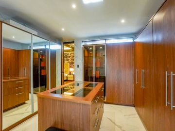Brand New 6BR House & Lot with Swimming Pool in Multinational Village For Sale