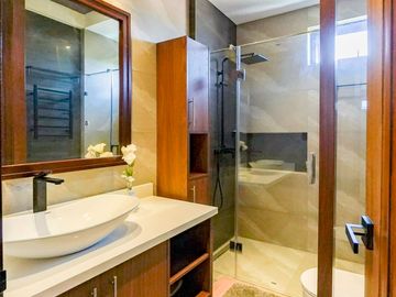 Brand New 6BR House & Lot with Swimming Pool in Multinational Village For Sale