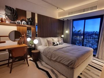 Pre Selling Penthouse in Laya Tower by Shang Properties near Subway Station, Malls, Schools, Hospitals - Best Investment, Promo Terms with Discounts