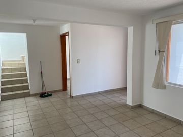 Casa en Renta Centro Sur 4 Recamaras más Estudio