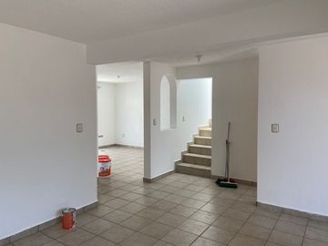 Casa en Renta Centro Sur 4 Recamaras más Estudio