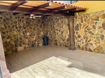 Casa en Renta Centro Sur 4 Recamaras más Estudio