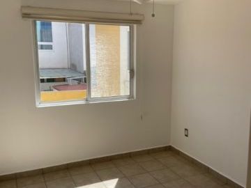 Casa en Renta Centro Sur 4 Recamaras más Estudio