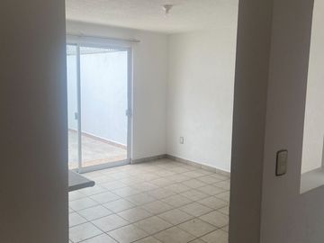 Casa en Renta Centro Sur 4 Recamaras más Estudio