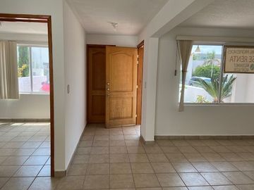 Casa en Renta Centro Sur 4 Recamaras más Estudio