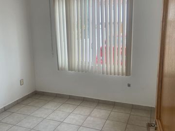 Casa en Renta Centro Sur 4 Recamaras más Estudio