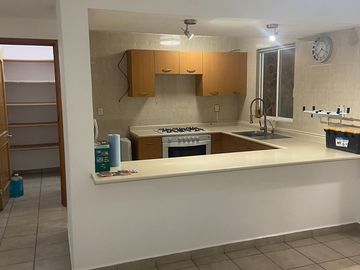 Casa en Renta Centro Sur 4 Recamaras más Estudio