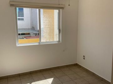 Casa en Renta Centro Sur 4 Recamaras más Estudio