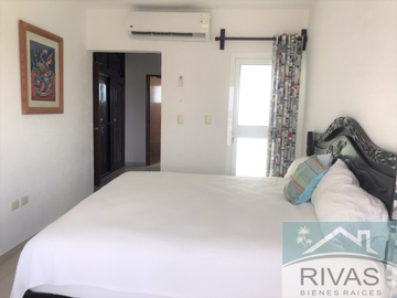 VENTA DEPARTAMENTO AMUEBLADO BAHIA AZUL CANCUN 3 NIVELES 3 HAB JACUZZI SEGURIDAD