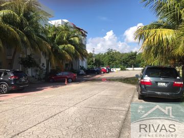 VENTA DEPARTAMENTO AMUEBLADO BAHIA AZUL CANCUN 3 NIVELES 3 HAB JACUZZI SEGURIDAD