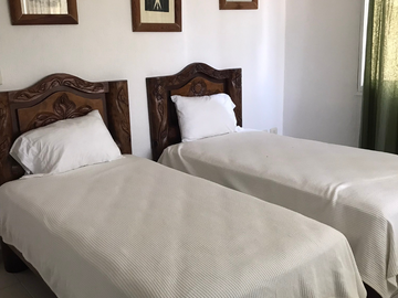 VENTA DEPARTAMENTO AMUEBLADO BAHIA AZUL CANCUN 3 NIVELES 3 HAB JACUZZI SEGURIDAD
