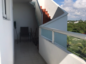 VENTA DEPARTAMENTO AMUEBLADO BAHIA AZUL CANCUN 3 NIVELES 3 HAB JACUZZI SEGURIDAD