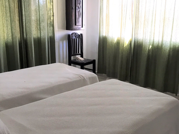 VENTA DEPARTAMENTO AMUEBLADO BAHIA AZUL CANCUN 3 NIVELES 3 HAB JACUZZI SEGURIDAD