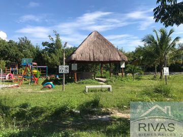 VENTA DEPARTAMENTO AMUEBLADO BAHIA AZUL CANCUN 3 NIVELES 3 HAB JACUZZI SEGURIDAD