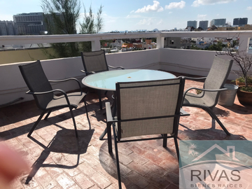 VENTA DEPARTAMENTO AMUEBLADO BAHIA AZUL CANCUN 3 NIVELES 3 HAB JACUZZI SEGURIDAD