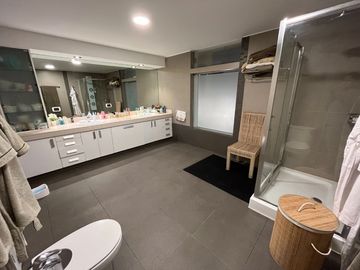 VENDO HERMOSA RESIDENCIA POR EL GOLF DE SAN ISIDRO