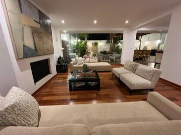 VENDO HERMOSA RESIDENCIA POR EL GOLF DE SAN ISIDRO