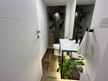 VENDO HERMOSA RESIDENCIA POR EL GOLF DE SAN ISIDRO