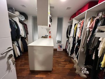 VENDO HERMOSA RESIDENCIA POR EL GOLF DE SAN ISIDRO