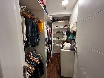 VENDO HERMOSA RESIDENCIA POR EL GOLF DE SAN ISIDRO