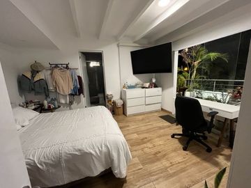 VENDO HERMOSA RESIDENCIA POR EL GOLF DE SAN ISIDRO