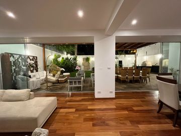 VENDO HERMOSA RESIDENCIA POR EL GOLF DE SAN ISIDRO