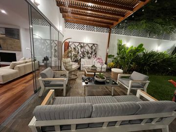 VENDO HERMOSA RESIDENCIA POR EL GOLF DE SAN ISIDRO