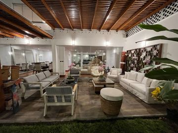 VENDO HERMOSA RESIDENCIA POR EL GOLF DE SAN ISIDRO