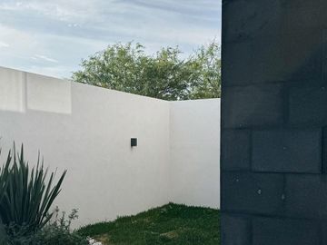 CASA EN VENTA EN VALLES DEL MOLINO B LEÓN, GTO. A SOLO 5 MINUTOS DEL PARQUE METROPOLITANO.