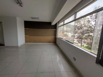 OFICINA EN ALQUILER 48m2 EN SURCO POR AV. LA ENCALADA